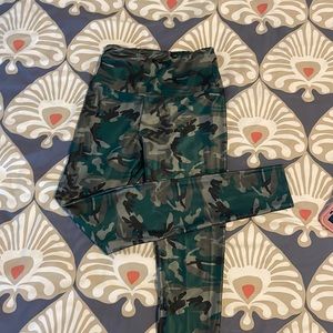 Goldsheep Highrise Ankle-Length Tight in Camo Size M